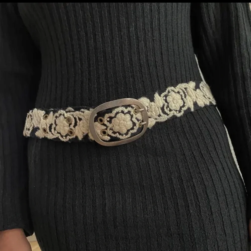 Jenny Krauss Free People - Black/ Cream Two-Tone Handmade Embroidered Wool Belt - Picture 2 of 3
